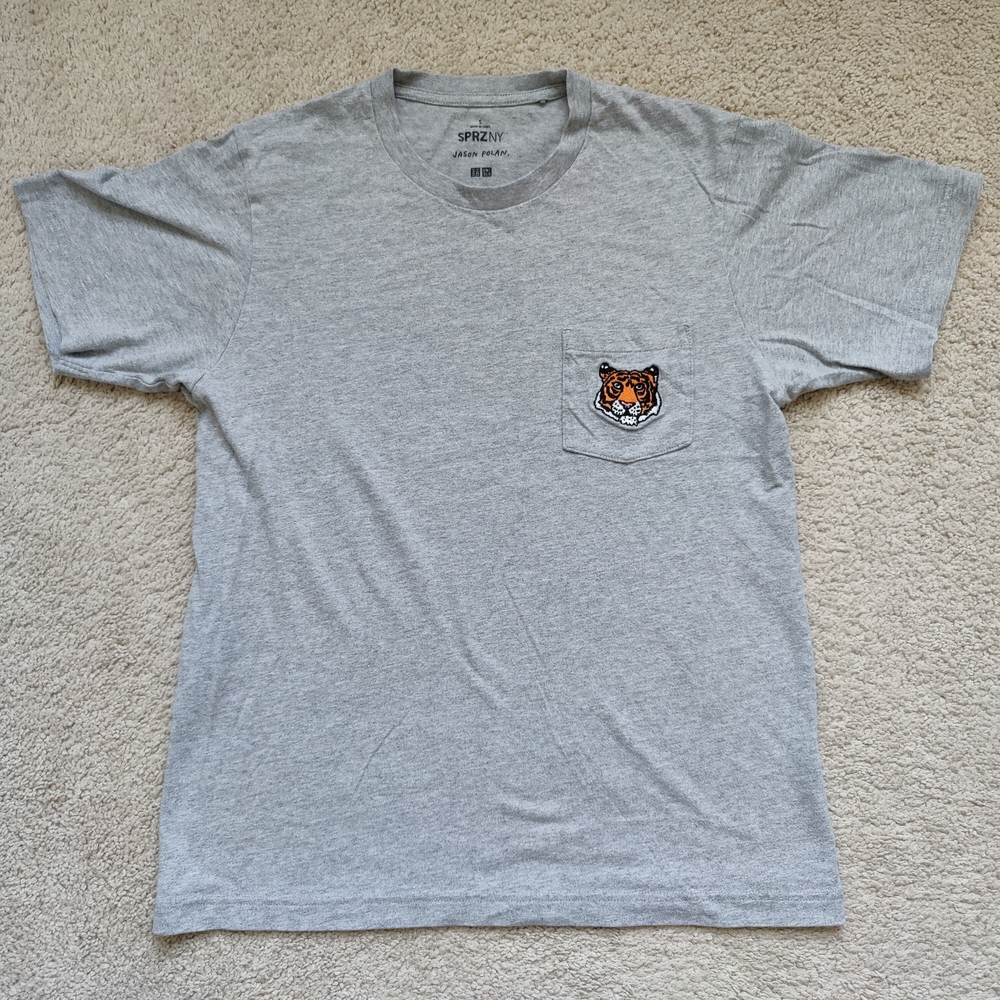 Uniqlo Gray Short Sleeve Tee